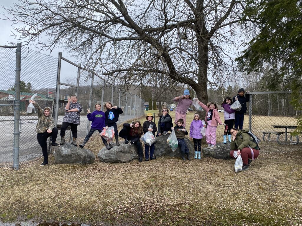 Ms Manols Class picking garbage on earth day